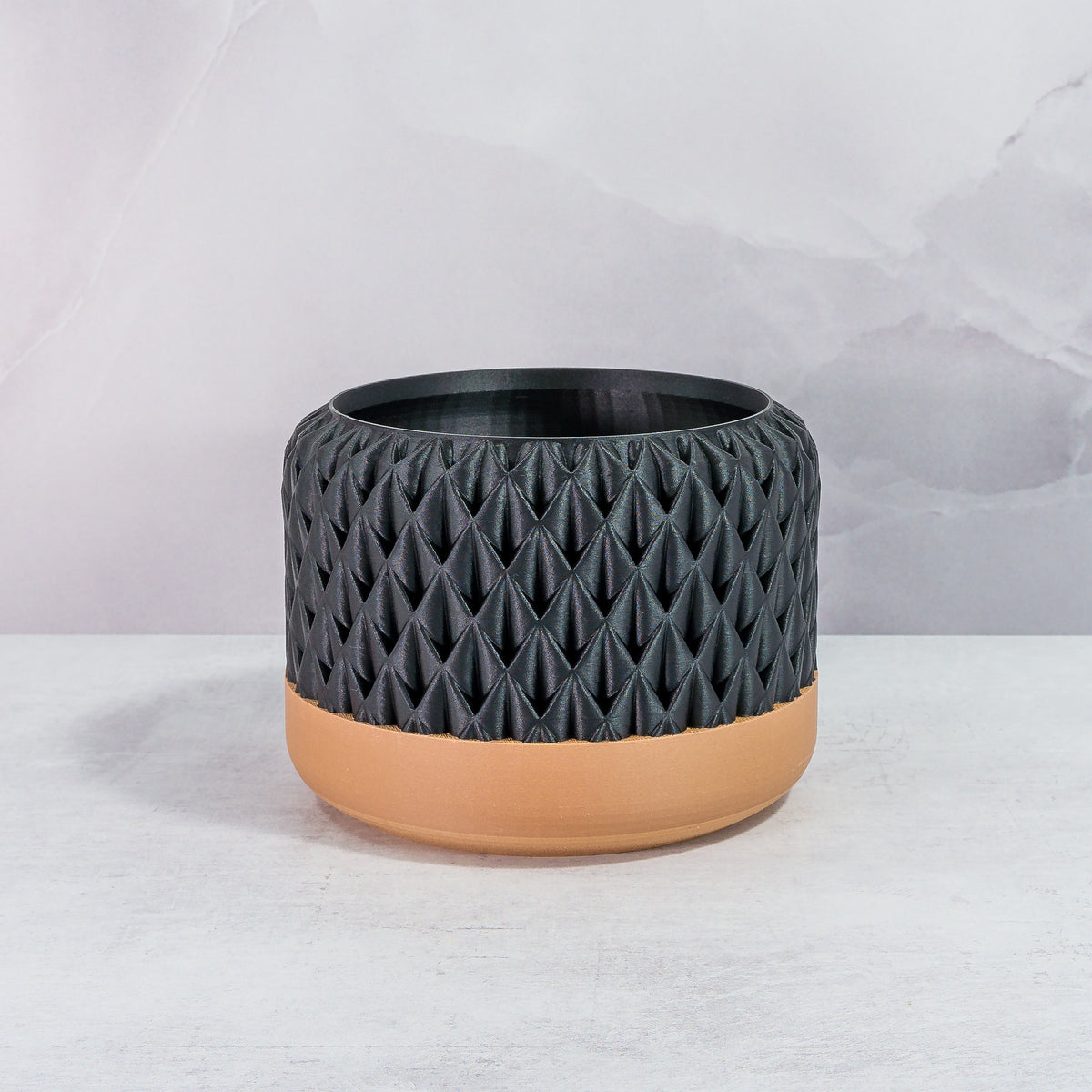 Front Facing: "ANANAS planter with wood base and carbon fibre pattern, front view."
